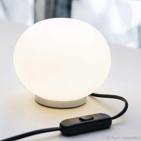 FLOS Glo-Ball Basic Zero - lampă de masă albă, reglabil, Alb, Camera de zi / sufragerie, Sticlă, Design, glob