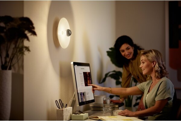 Bec LED cu cap sferic oglindit DECO Philips P45 E14/4W/230V 2700K