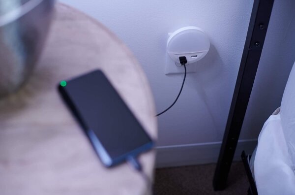 Corp de iluminat LED de veghe cu senzor și cu fișă integrată LUNETTA 2xUSB LED/13W/230V Ledvance