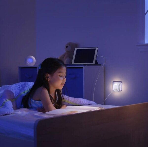 Corp de iluminat LED de veghe cu senzor și USB pentru priză LUNETTA LED/12,5W/230V Ledvance