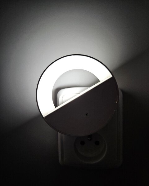 Corp de iluminat LED de veghe cu senzor crepuscular LED/0,5W/230V alb
