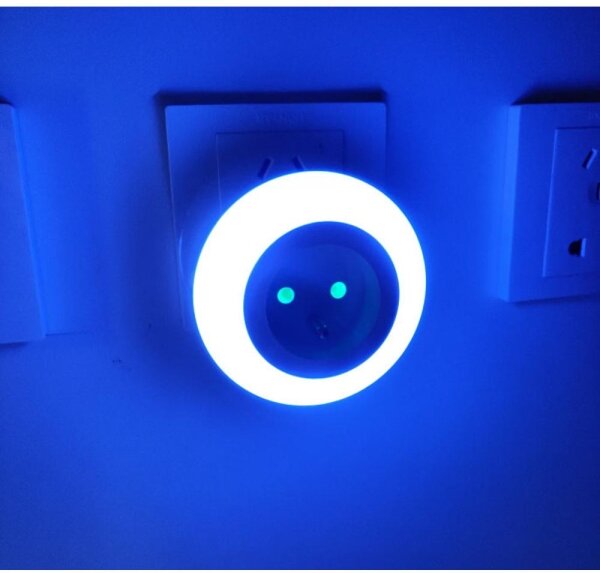 Corp de iluminat LED de orientare cu senzor crepuscular și priză Retlux LED/0,6W/230V