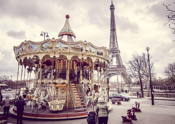 Fototapet. Caruselul de langa Turnul Eiffel din Paris Art.060044
