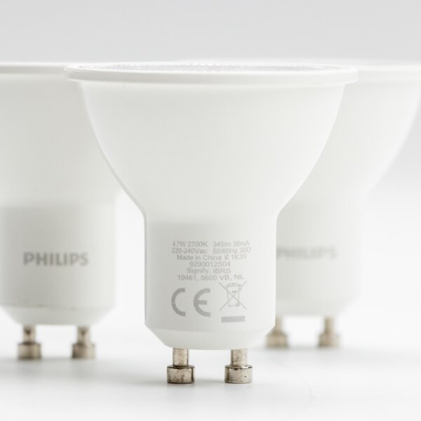 SET 3x bec LED Philips GU10/4,7W/230V 2700K