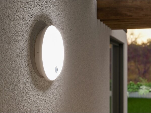 Aplica de perete LED pentru exterior cu senzor, 15W/230V, IP65, alb
