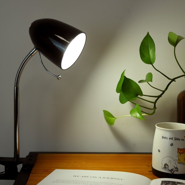 Lampă de masă cu clemă Aigostar 1xE27/11W/230V negru/crom