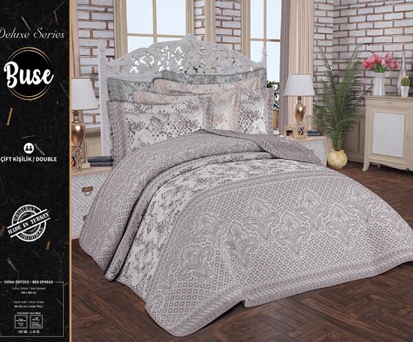 Set cuvertura pat eleganta - Cuvertura Pat (240x260) + 2 Fete Perna (60x80)