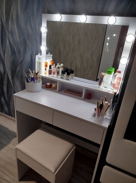 Masă de toaletă cosmetică Hollywood cu taburet - eleganță, stil și funcționalitate la un loc