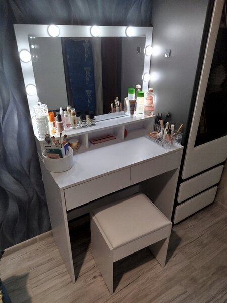 Masă de toaletă cosmetică Hollywood cu taburet - eleganță, stil și funcționalitate la un loc