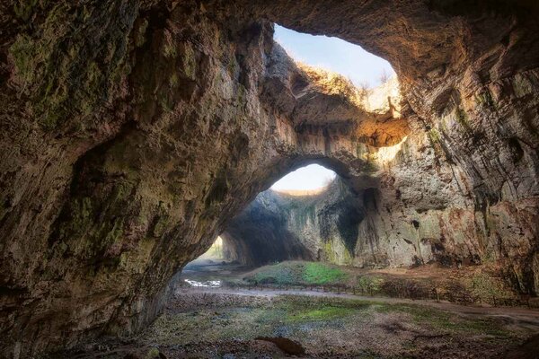 Fototapetă vlies vedere din peșteră 375 x 250 cm