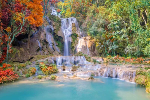 Fototapetă vlies cascada din pădurea tropicală 375 x 250 cm