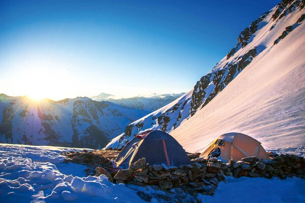 Fototapetă vlies camping pe muntele everest 375 x 250 cm