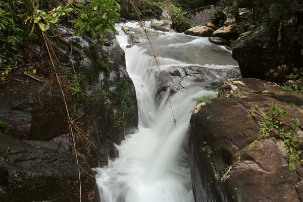 Fototapetă vlies cascadă, thailanda 375 x 250 cm