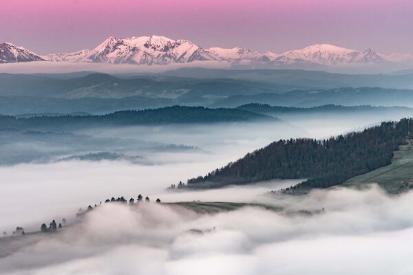 Fototapetă vlies peisaj în ceață 375 x 250 cm
