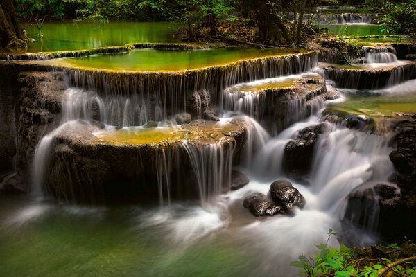 Fototapetă vlies cascada huai mae khamin 375 x 250 cm