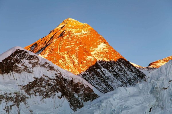 Fototapetă vlies vedere de seară a muntelui everest 375 x 250 cm