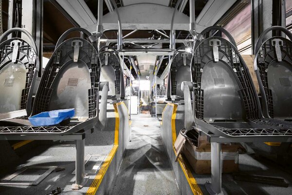 Fototapetă vlies demontarea autobuzului 375 x 250 cm