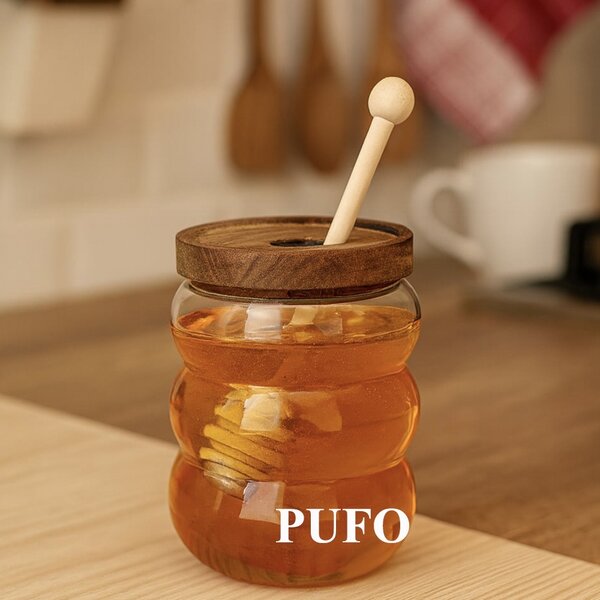 Borcan din sticla borosilicata Pufo Honey cu capac din lemn si lingura pentru colectare miere, 600 ml