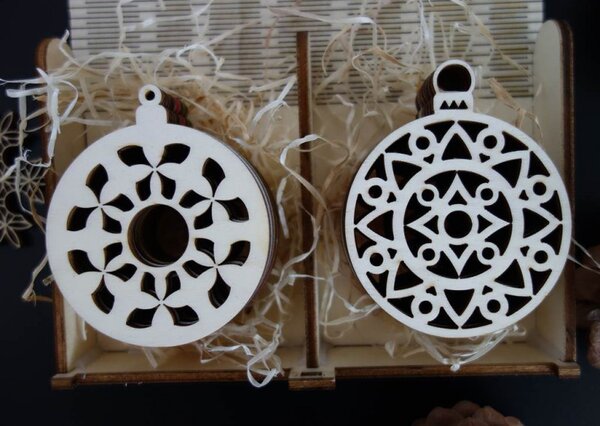 Ornamente de Crăciun din lemn 1 set - 12 bucăți ILLVOLO
