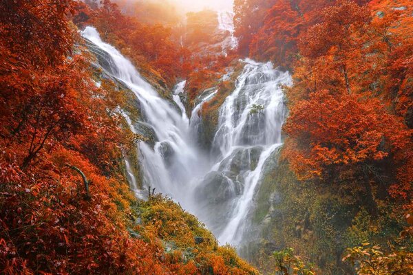 Fototapetă vlies cascada thi lo su 375 x 250 cm