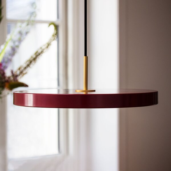 UMAGE Asteria medium lampă susp. LED alamă roșu, reglabil, Roșu, Camera de zi / sufragerie, Metal, Design