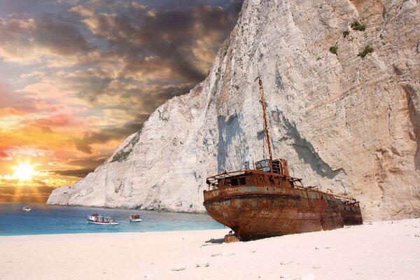 Fototapetă vlies naufragiu în zakynthos 375 x 250 cm