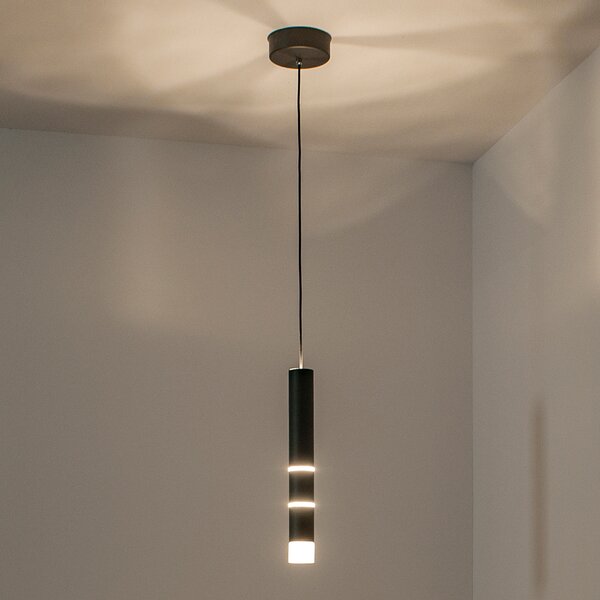 PURE Lampă suspendată LED Vega, cilindrică, neagră, Negru, Camera de zi / sufragerie, Metal, Modern