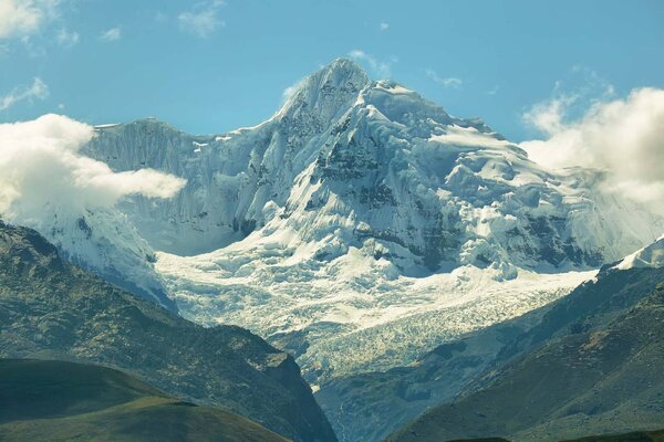 Fototapetă vlies vedere a muntelui negru 375 x 250 cm