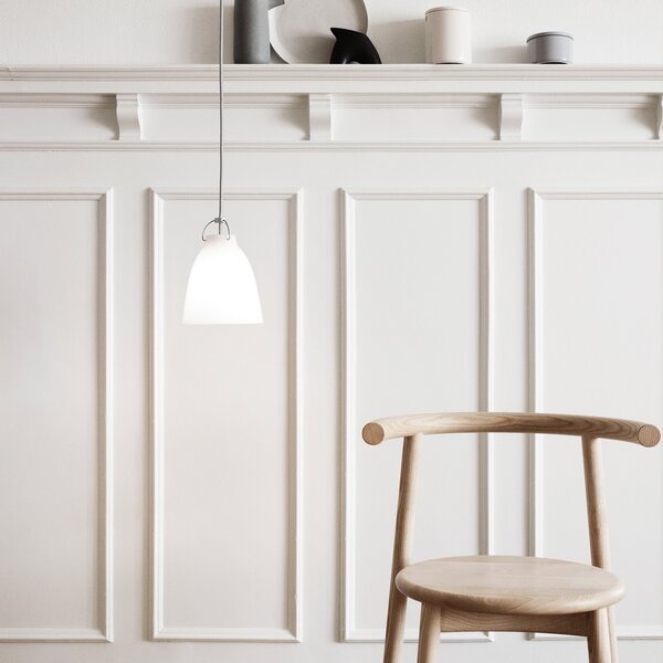 FRITZ HANSEN Caravaggio P1 Sticlă opală Ø 16,5 cm, reglabil, Alb, Camera de zi / sufragerie, Sticlă, Design
