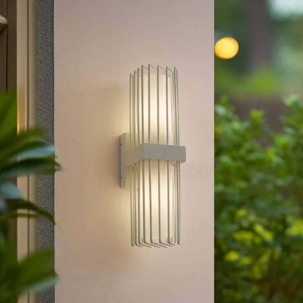 Lucande Aplică de perete pentru exterior Chandan, 42 cm, alb, metal, IP54, reglabil, Alb, Aluminiu, Modern