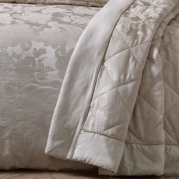 Cuvertură bej matlasată din jacquard 240x260 cm Opulent Jacquard – Catherine Lansfield