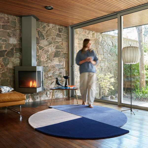 Covor albastru țesut manual, rotund, din lână ø 150 cm Mia Segment – Flair Rugs