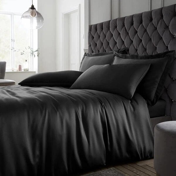 Lenjerie de pat neagră din satin pentru pat dublu 200x200 cm Silky Soft – Catherine Lansfield