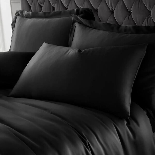 Lenjerie de pat neagră din satin pentru pat dublu 200x200 cm Silky Soft – Catherine Lansfield