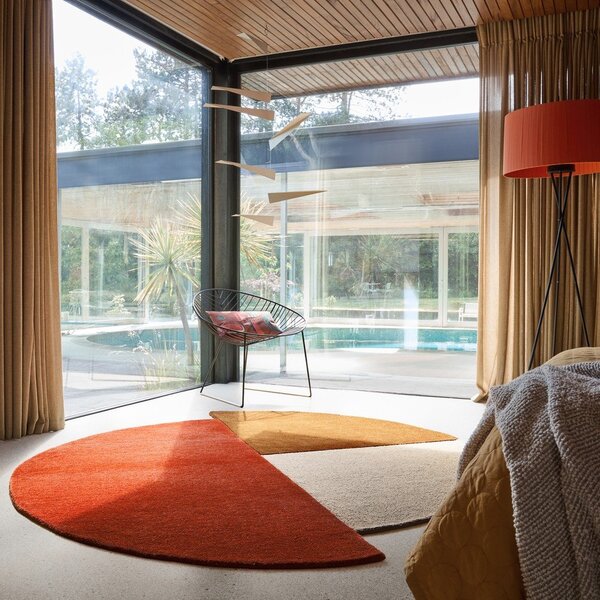 Covor cărămiziu țesut manual, rotund, din lână ø 150 cm Mia Segment – Flair Rugs