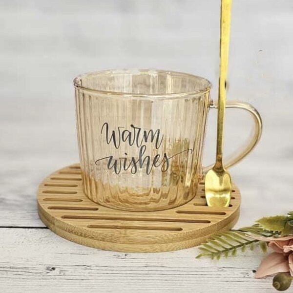 Cana din sticla cu suport din lemn de bambus si lingurita Pufo Warm Wishes pentru cafea sau ceai, 200 ml