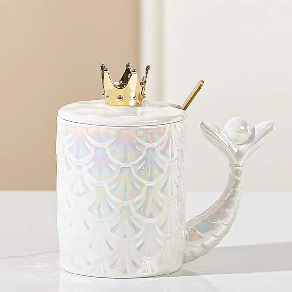 Cana cu capac din ceramica si lingurita Pufo Princess pentru cafea sau ceai, 300 ml, alb