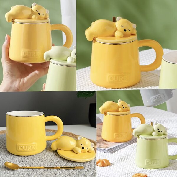 Cana cu capac din ceramica si lingurita Pufo Sleepy Bear pentru cafea sau ceai, 320 ml, galben