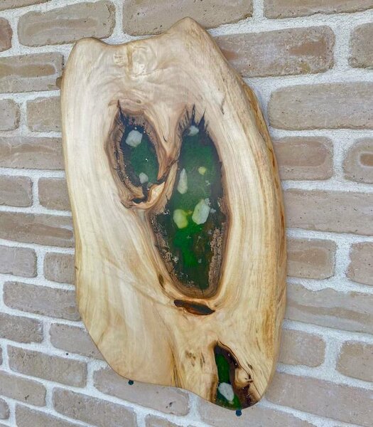 Platou „Titan Ash” – Frasin masiv cu inserții spectaculoase de rășină - 62x37x3 cm