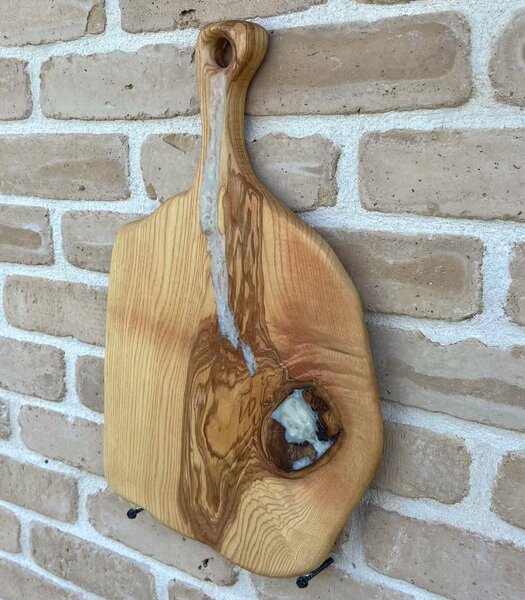 Platou „Ash Flow” din frasin masiv și inserții de rășină – 47x30 cm