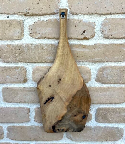 Tocător / platou de servire din nuc masiv cu mâner – 41x17x2 cm