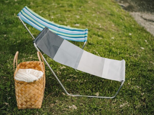 Set de 2 sezlonguri pliante pentru plaja SAND, dungi gri