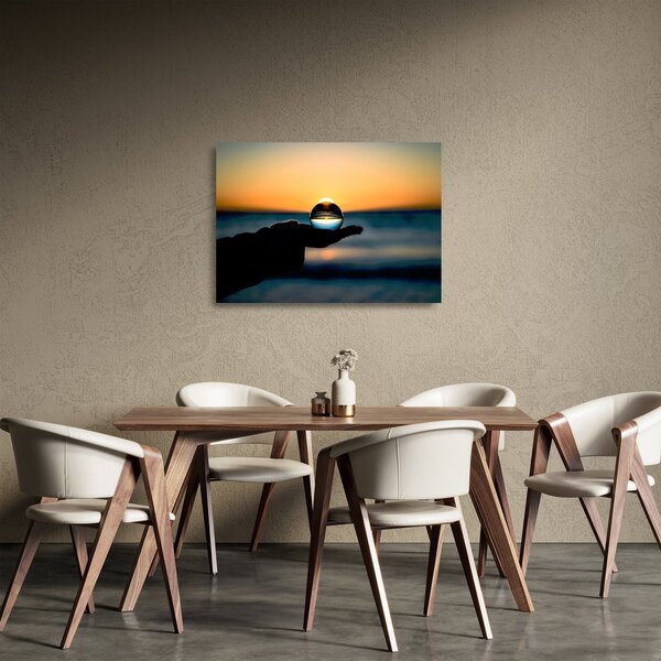 Tablou pe sticlă cu bilă din sticlă în palmă (70x50 cm)