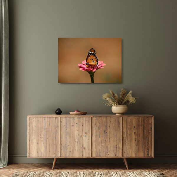 Tablou pe sticlă cu fluture pe floare (70x50 cm)