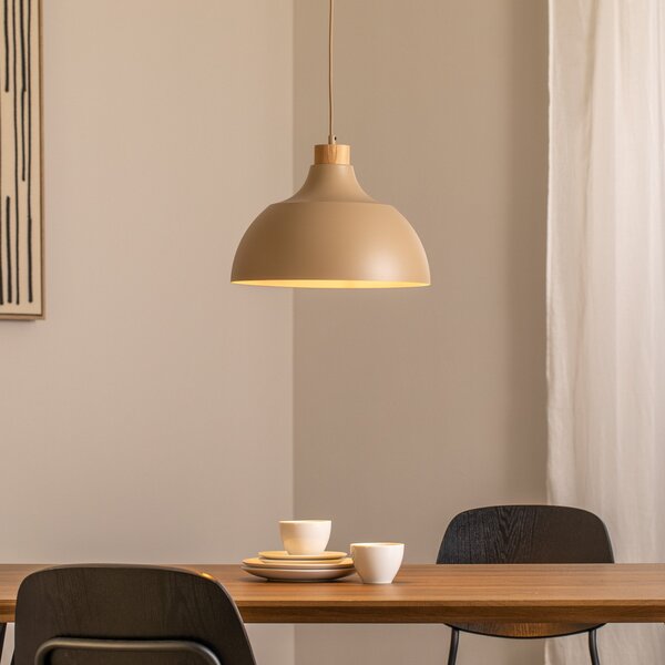 Envostar Lampă suspendată Kaitt, culoare nisip, Ø 34 cm, detaliu din lemn, reglabil, Maro / Rugină, Camera de zi / sufragerie, Metal, Scandinavă