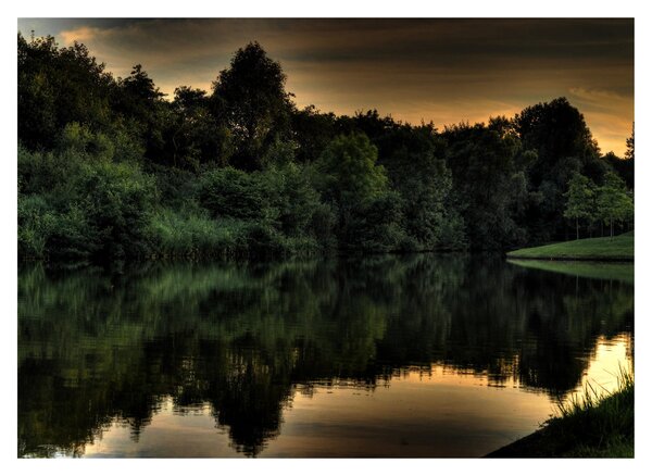 Tablou pe sticlă cu lac în pădure (70x50 cm)