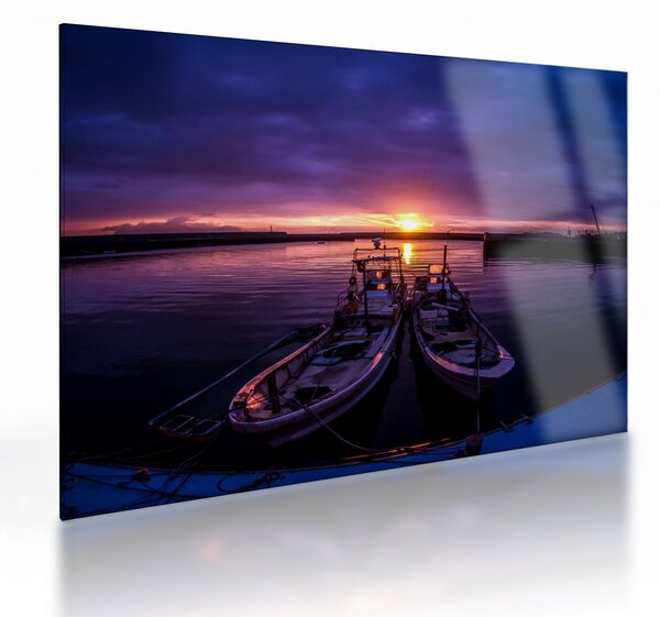 Tablou pe sticlă cu barci pescărești în port (70x50 cm)