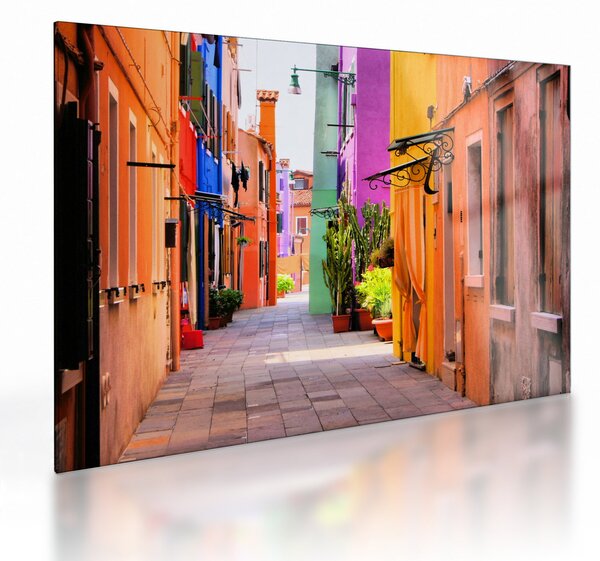 Tablou pe sticlă cu străduță colorata italiană (70x50 cm)