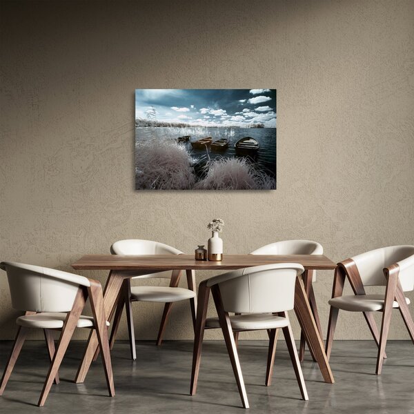 Tablou pe sticlă - Bărci de lemn pe lac (70x50 cm)