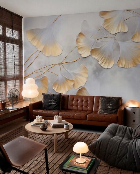 Tapet Frunze de Ginkgo biloba cu margini galbene pe o ramură, fundal texturat gri, design elegant și minimalist, Fototapet Natură, w09472 : Uwalls.ro